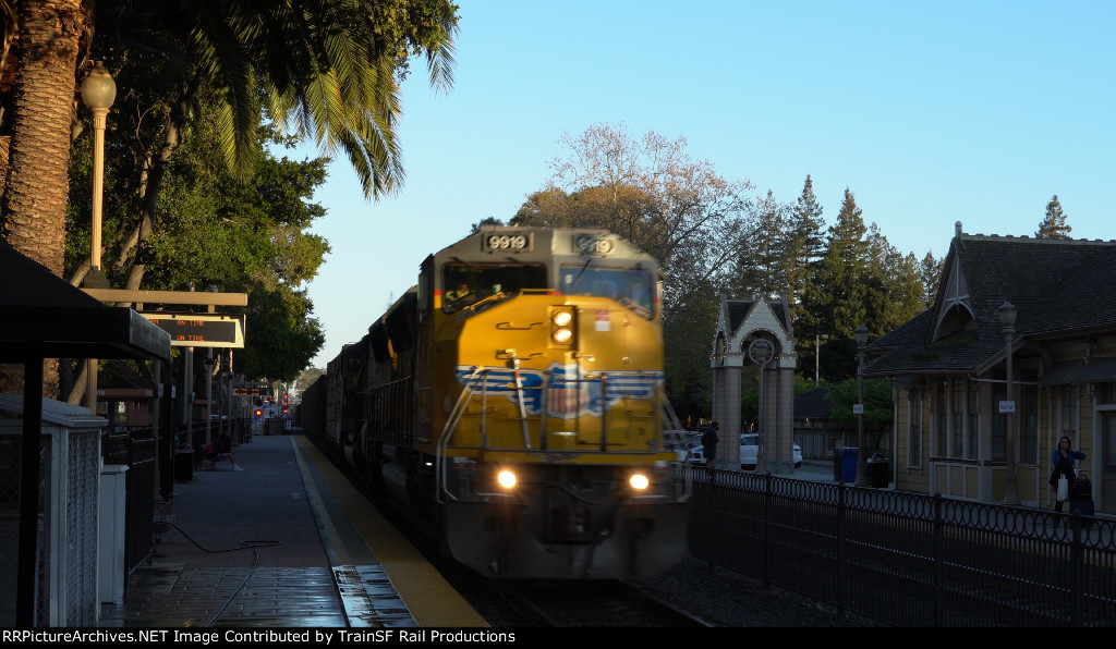 UP 9919 Leads the LRQ50 21